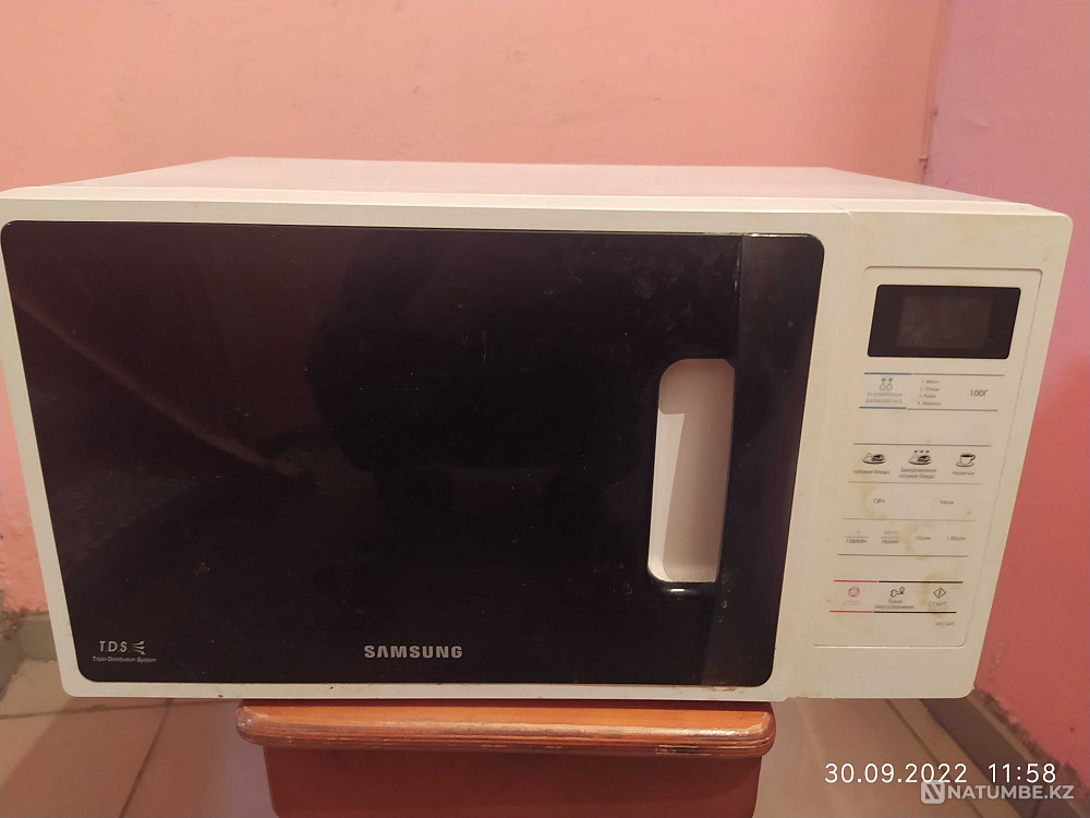 Microwave oven Samsung ME73AR. Almaty - photo 1