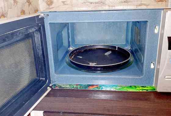 Продам микроволновую печь - гриль SAMSUNG на запчасти. Almaty