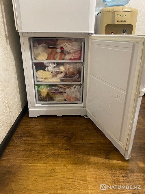 Холодильник Indesit с морозильной камерой Алматы - изображение 7