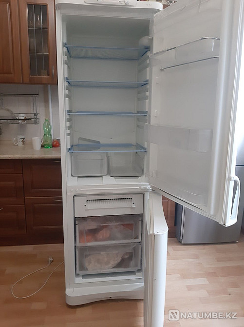 Продам холодильник Б/У indesit Алматы - изображение 2