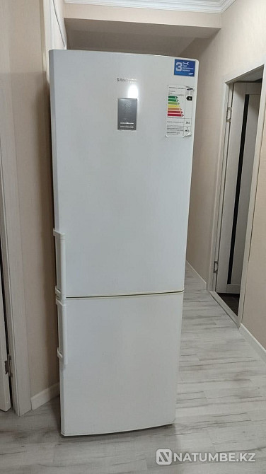 Selling Samsung refrigerator in good condition Almaty - photo 1