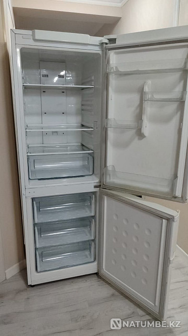 Selling Samsung refrigerator in good condition Almaty - photo 2