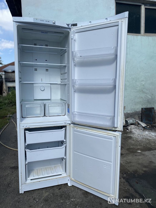 Selling refrigerator indezit; fully operational Almaty - photo 2