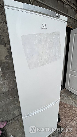 Urgently selling Indesit refrigerator Almaty - photo 4