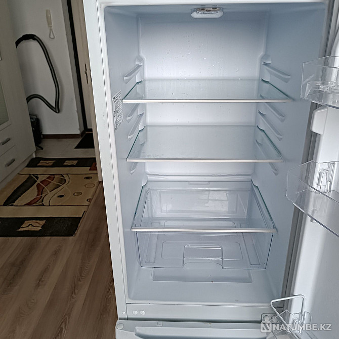 Продается практически новый двухкамерный холодильник . Алматы - изображение 2