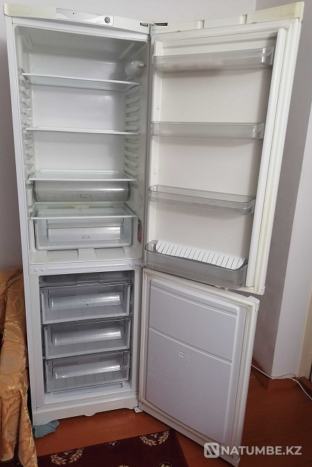 ЖУМЫС ЖАСАМАЙДЫ! /НЕ РАБОЧИЙ! / Продам холодильник Hotpoint - Ariston Алматы - изображение 4