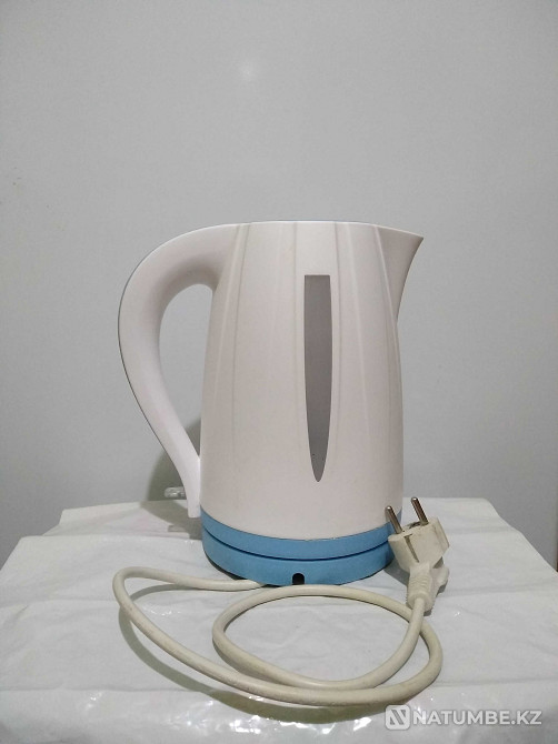 ОТДАМ ДАРОМ электрочайник VITEK; в РАБОЧЕМ состоянии; 1.8л; Б/У Алматы - изображение 2