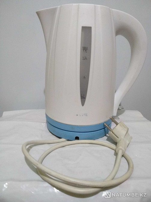 ОТДАМ ДАРОМ электрочайник VITEK; в РАБОЧЕМ состоянии; 1.8л; Б/У Алматы - изображение 1
