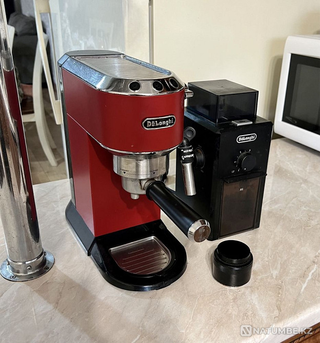 Кофемашина рожковая DeLonghi+Кофемолка Алматы - изображение 1