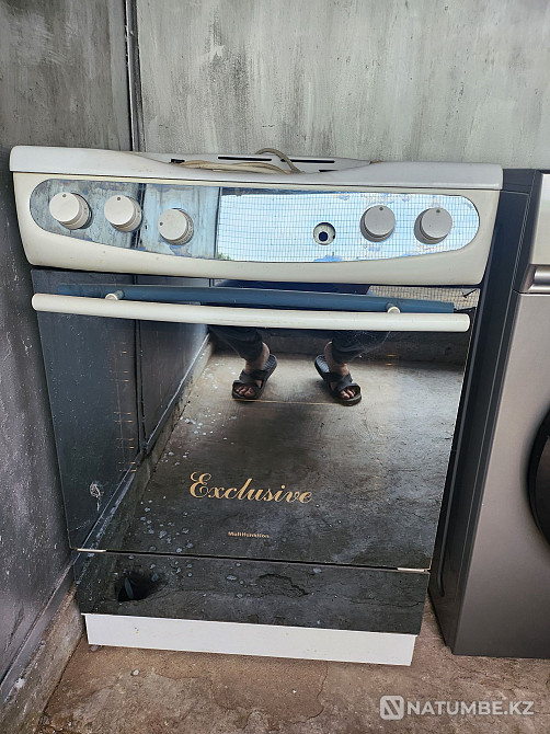 Selling a gas stove that works but needs repairs Almaty - photo 1