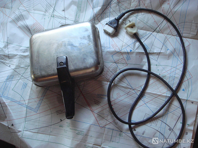 Waffle iron USSR Electric 1979 Working - clean Almaty - photo 5
