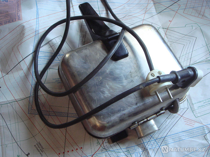 Waffle iron USSR Electric 1979 Working - clean Almaty - photo 1