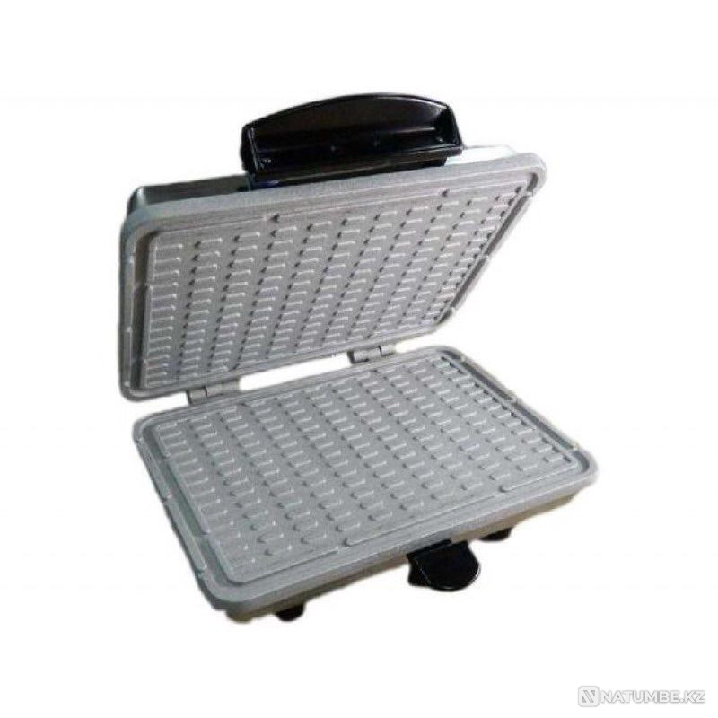 Electric waffle iron 