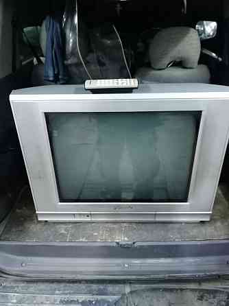 Телевизор в рабочем состоянии с пультом Almaty