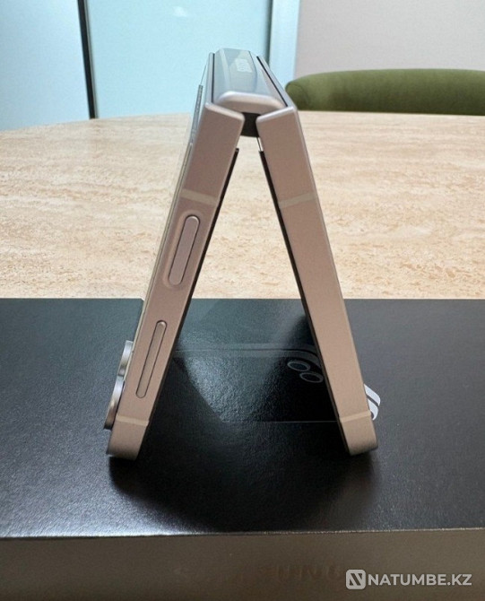 Samsung Galaxy Z Flip 6 256 ГБ Серебрист  Астана - изображение 3