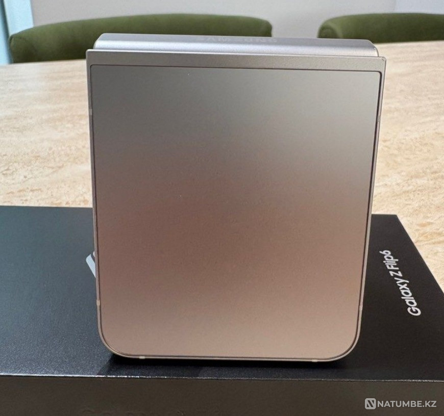 Samsung Galaxy Z Flip 6 256 ГБ Серебрист  Астана - изображение 2