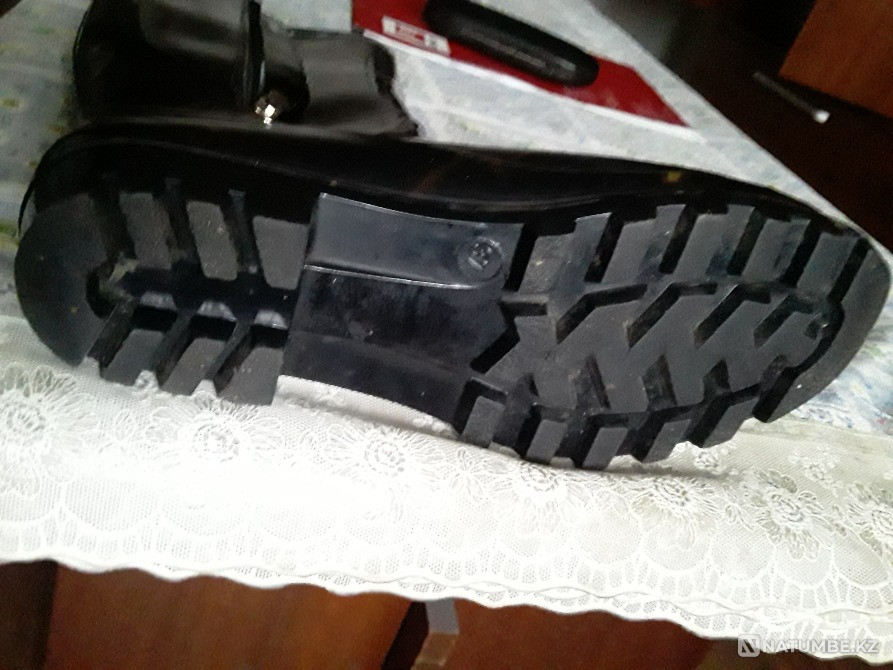 Продам женские резиновые новые сапоги Усть-Каменогорск - изображение 2