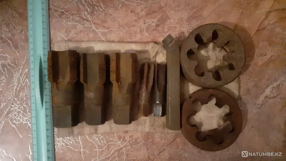 Набор Метчики, плашки, резец. СССР Костанай - изображение 1