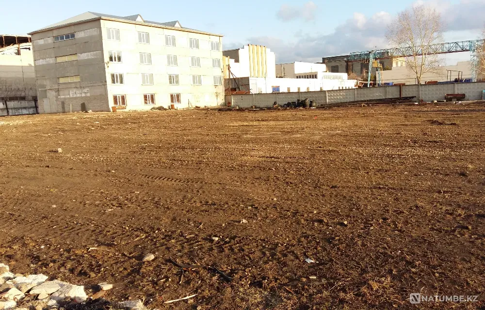 Building 2000 sq.m. and land plot 1.8 ha Petropavlovsk - photo 1