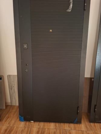 Selling a new entrance door (premium class) Aqtau