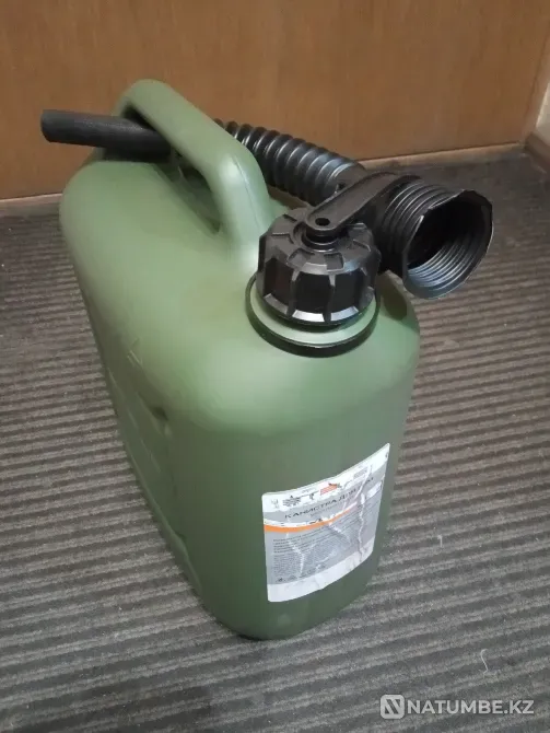 10 литрлік пластик канистр сатамын.  Алматы - изображение 1