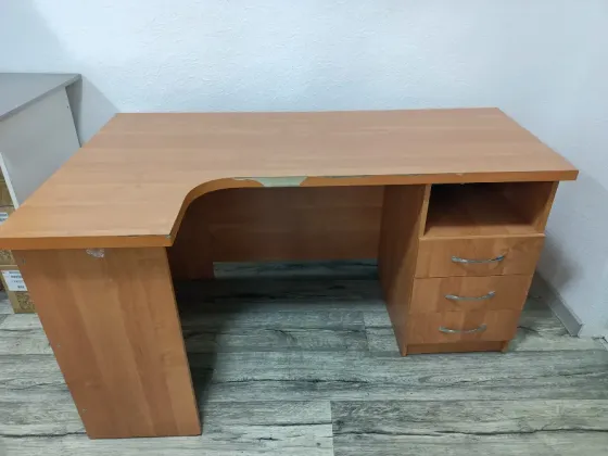 Продаётся большой офисный стол. Торг возможен Караганда