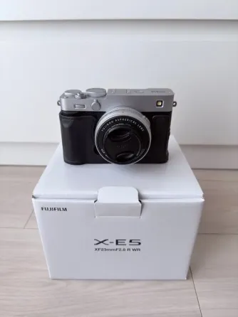 FUJIFILM X-E5 камера с объективом XF 23mm f/2.8 серебристая Астана