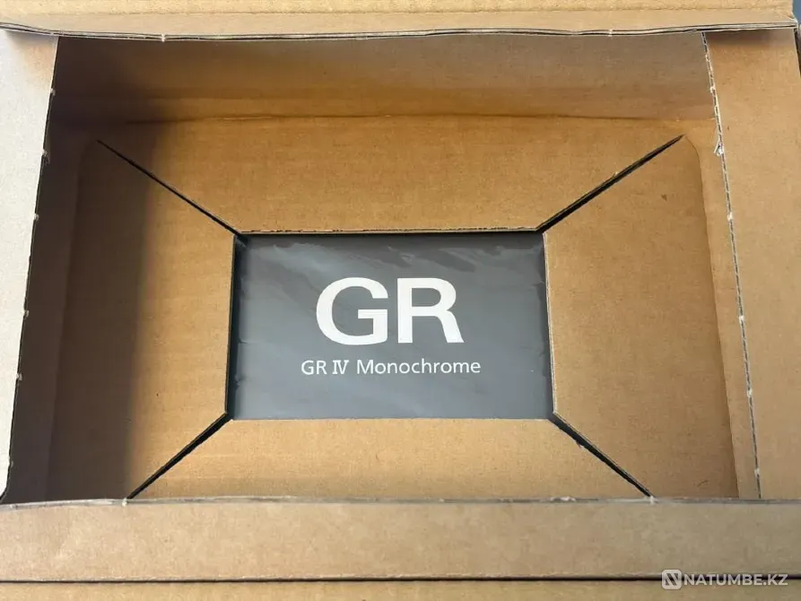 Ricoh GR IV Monochrome Цифровая камера Астана - изображение 3