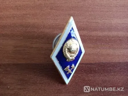 Медаль СССР «Ветеран труда» и знак СССР Ромб выпускника ВУЗа Караганда - изображение 4
